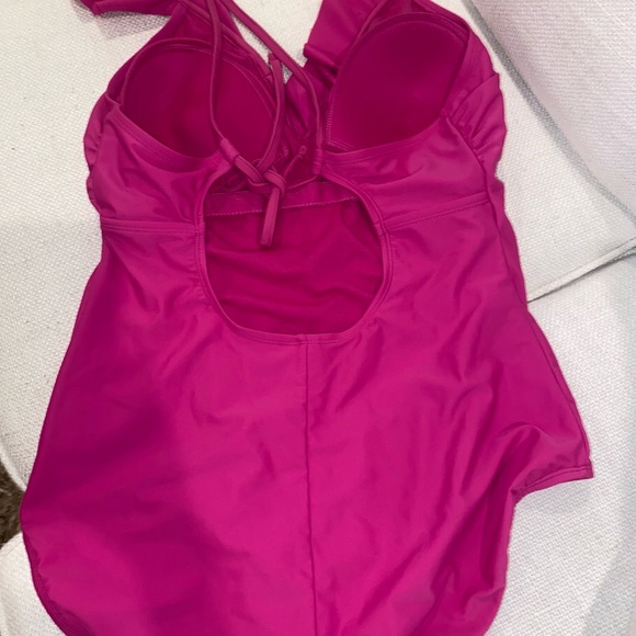 Swimsuit one piece Size 14-16 - Picture 3 of 6